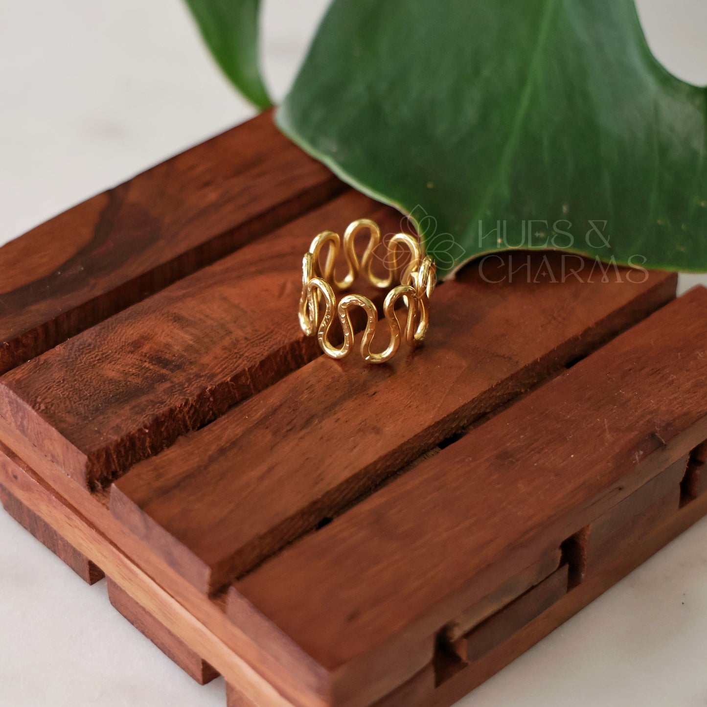 GOLDEN SWIRL ADJUSTABLE RING