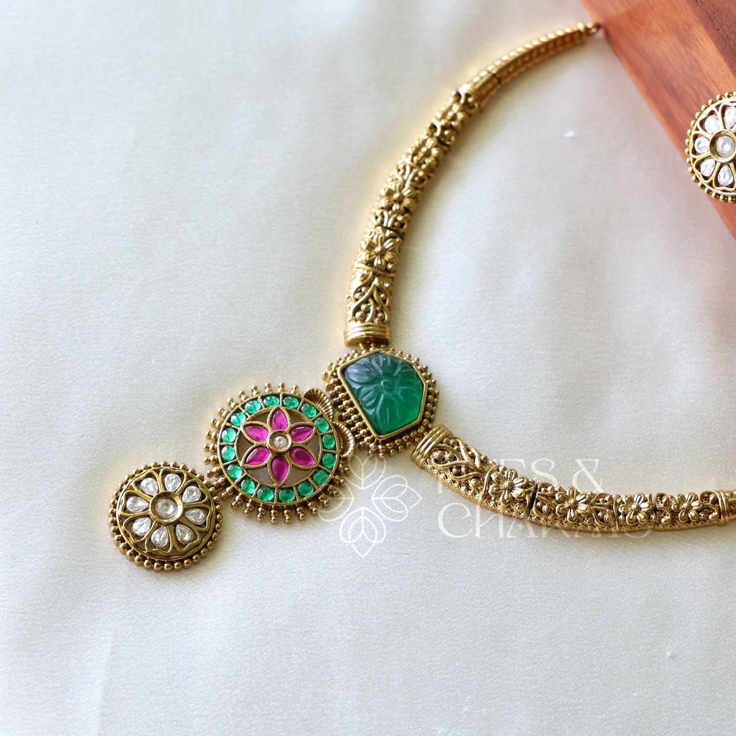 STATEMENT ANTIQUE GREEN FLORA NECKLACE SET