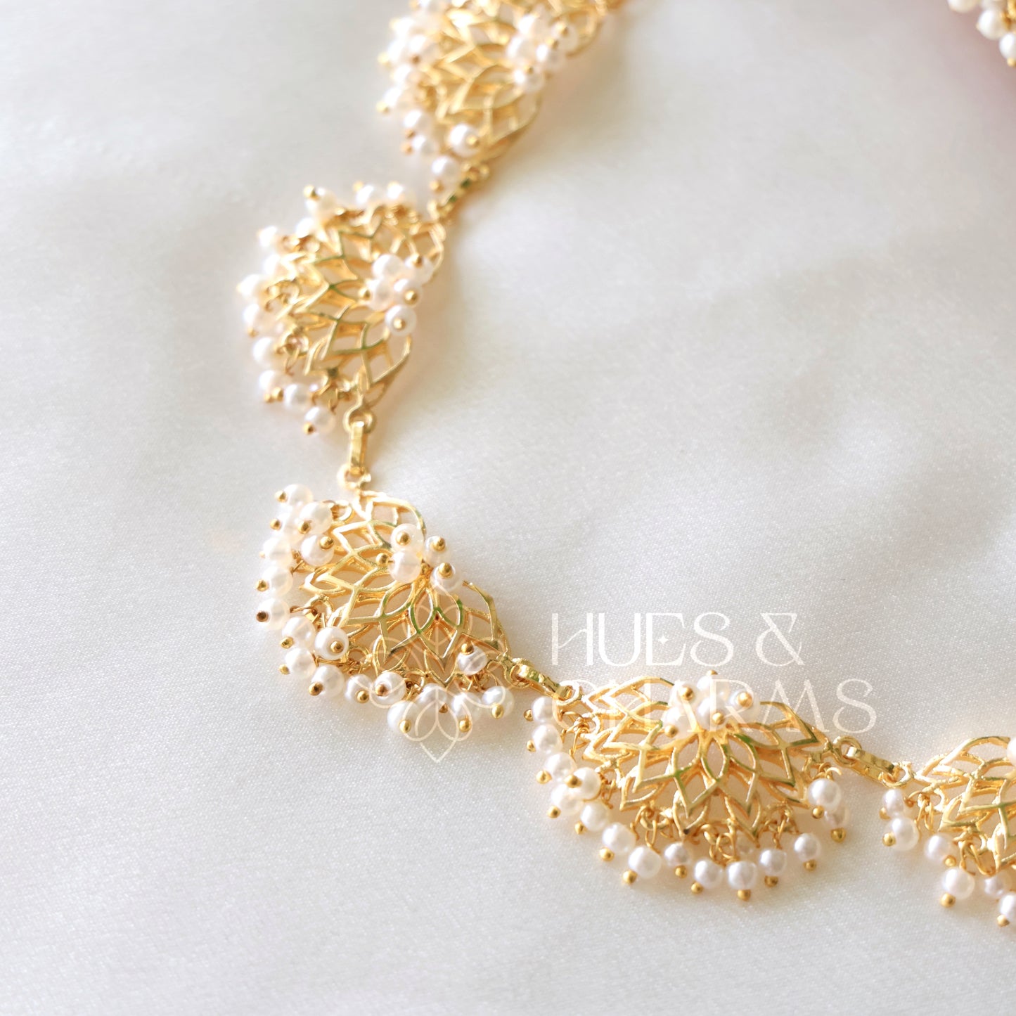GOLDEN PEARL FLORA NECKLACE SET