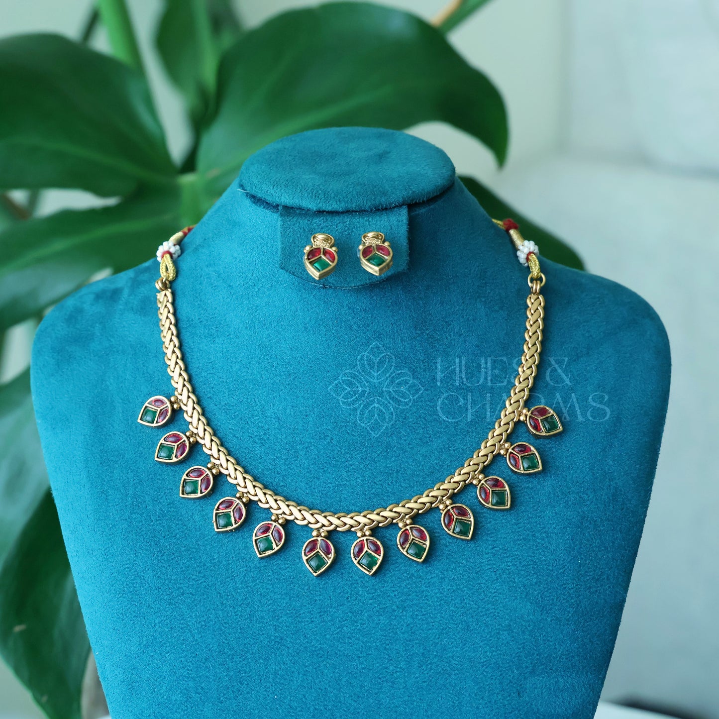 GOLDEN RUBY AND GREEN KEMP NECKLACE SET
