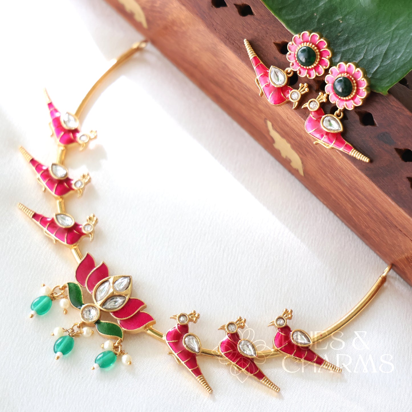 GOLDEN PADMA PARROT HASLI NECKLACE SET