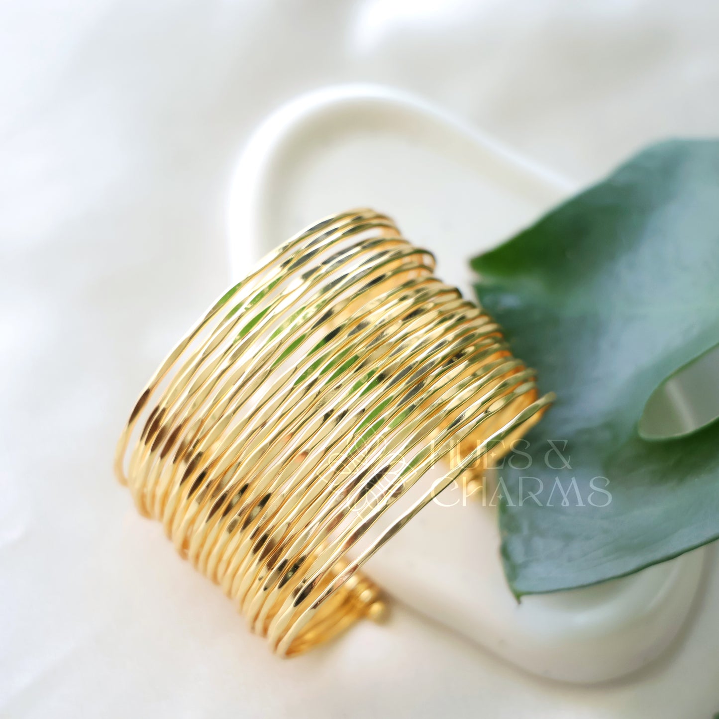 STATEMENT AURORA WIRED HAND CUFF