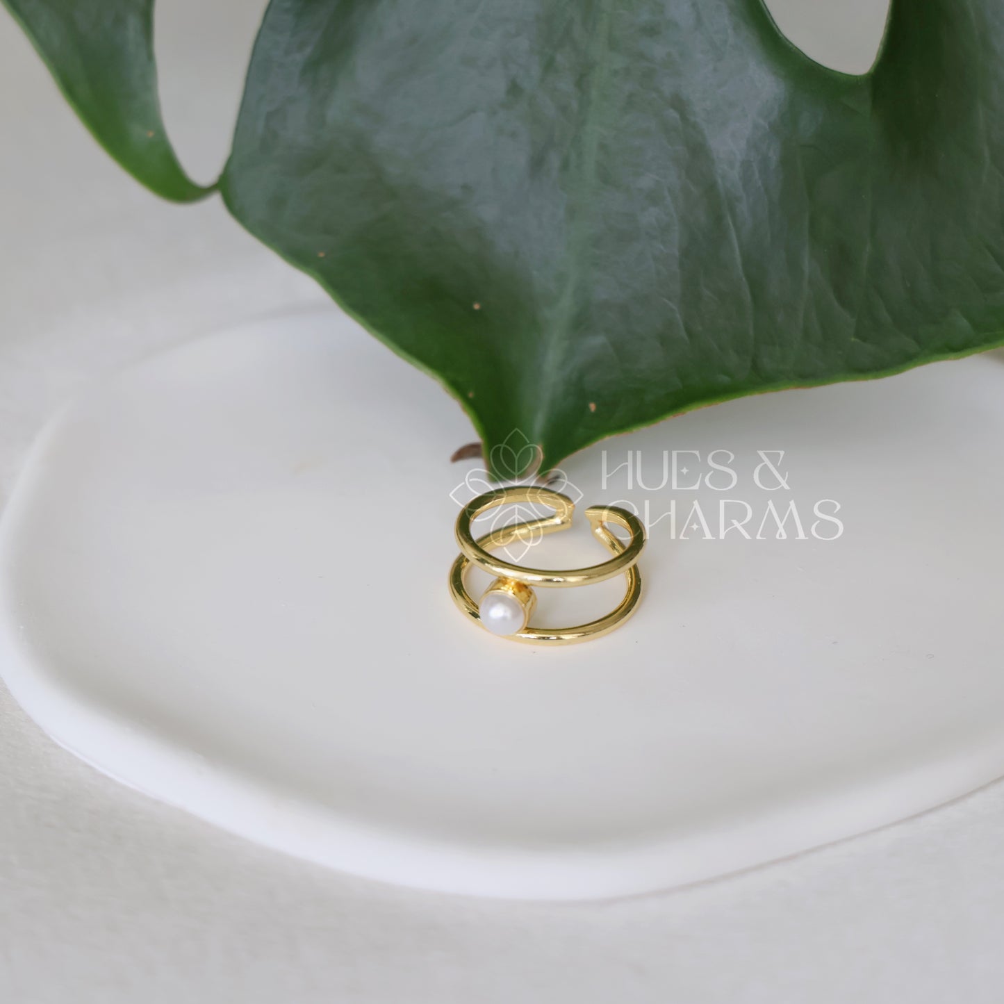 GOLDEN SINGLE PEARL ADJUSTABLE RING