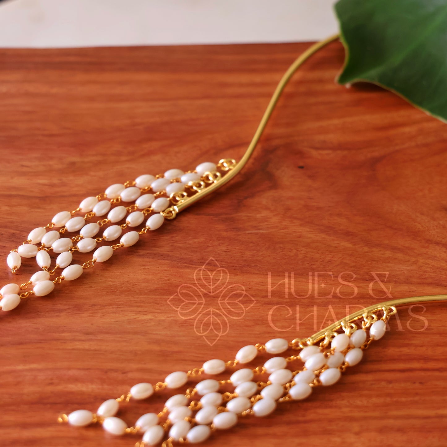 GOLDEN LAYERED PEARL NECK CUFF