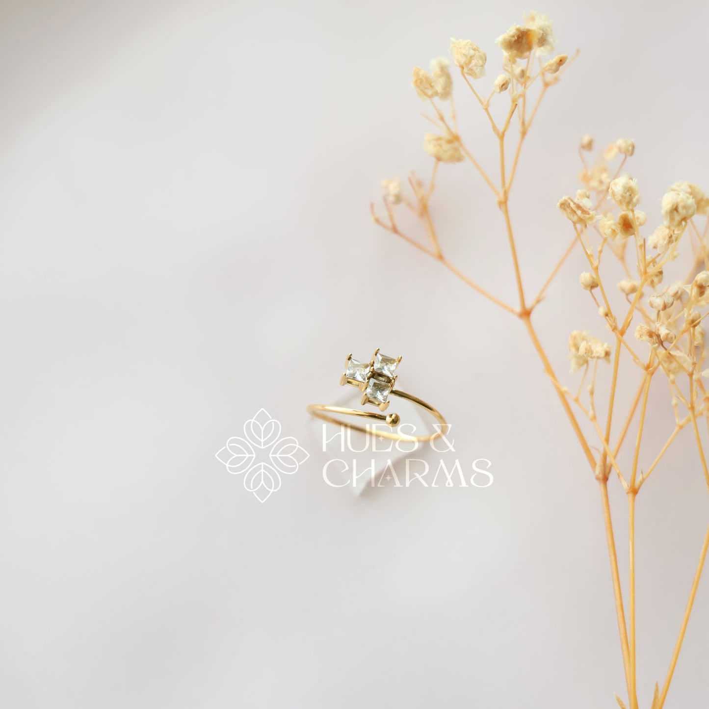 GOLDEN RECTANGLE WHITE STONE PENDANT NECKPIECE