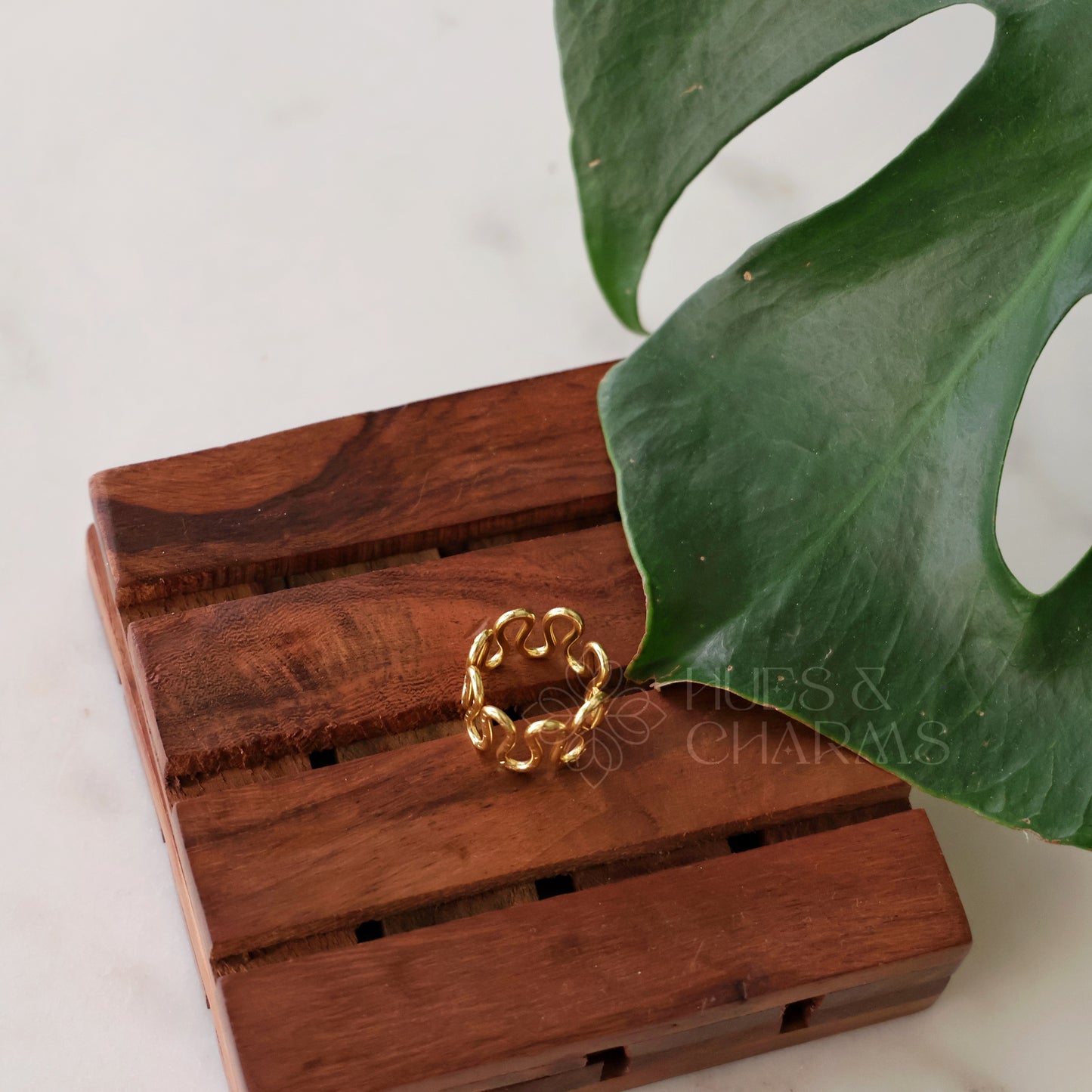 GOLDEN SWIRL ADJUSTABLE RING