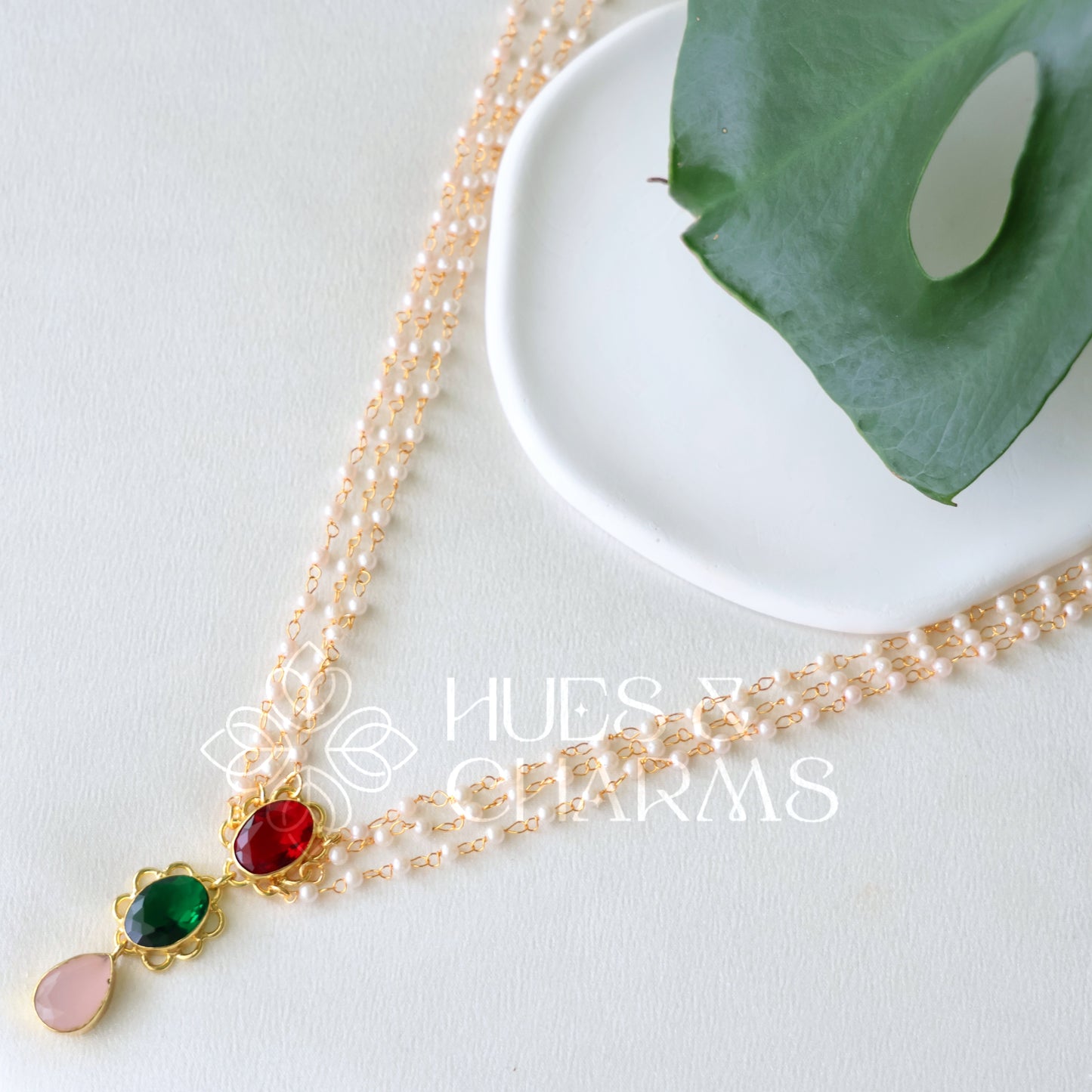 GOLDEN 3 LAYER PEARL AND GLOSSY STONE NECKLACE (COLOURS AVAILABLE)