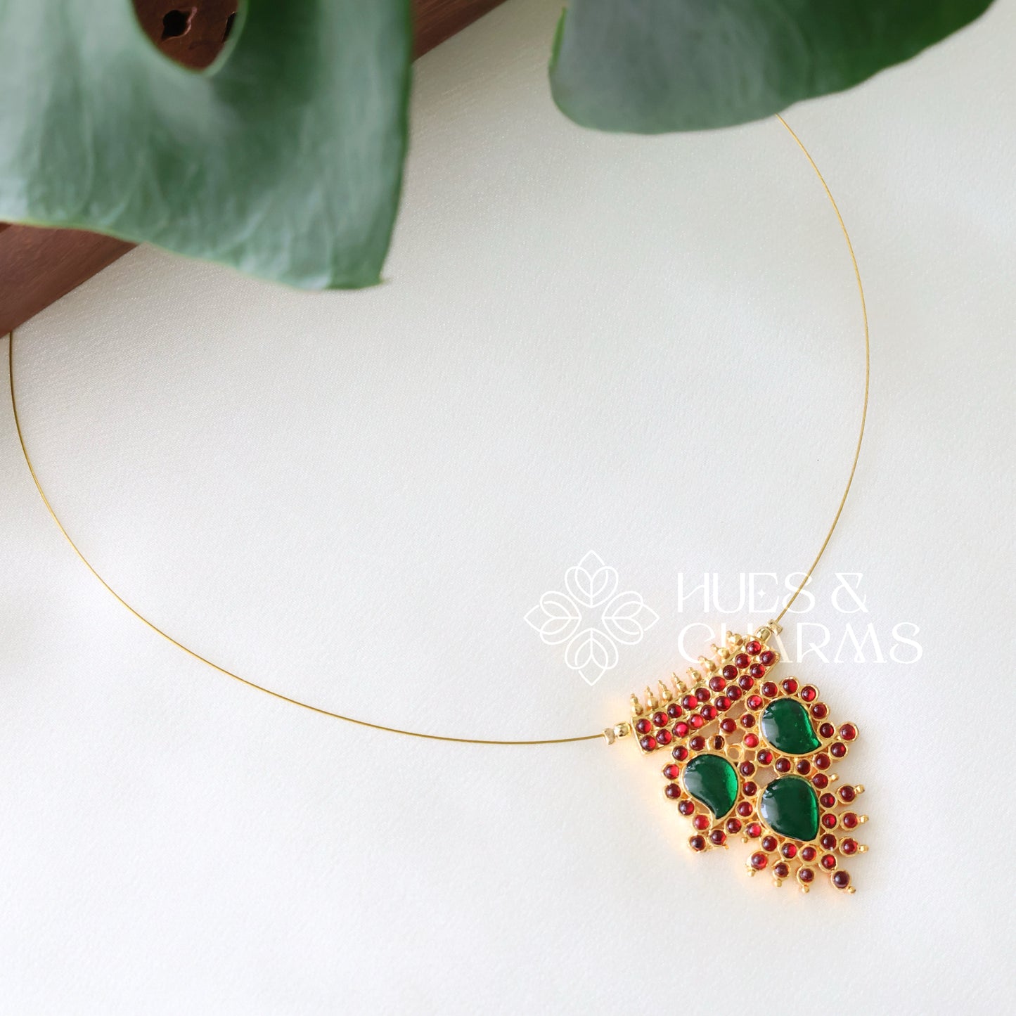 TRADITIONAL 3 MANGO FLOATING NECKPIECE - GREEN