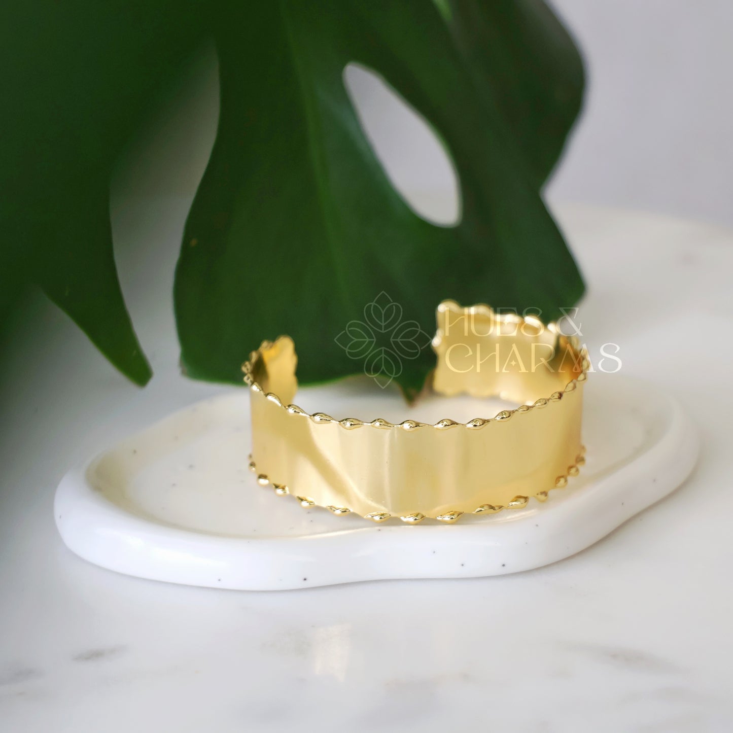 GOLDEN AURORA CREST HAND CUFF