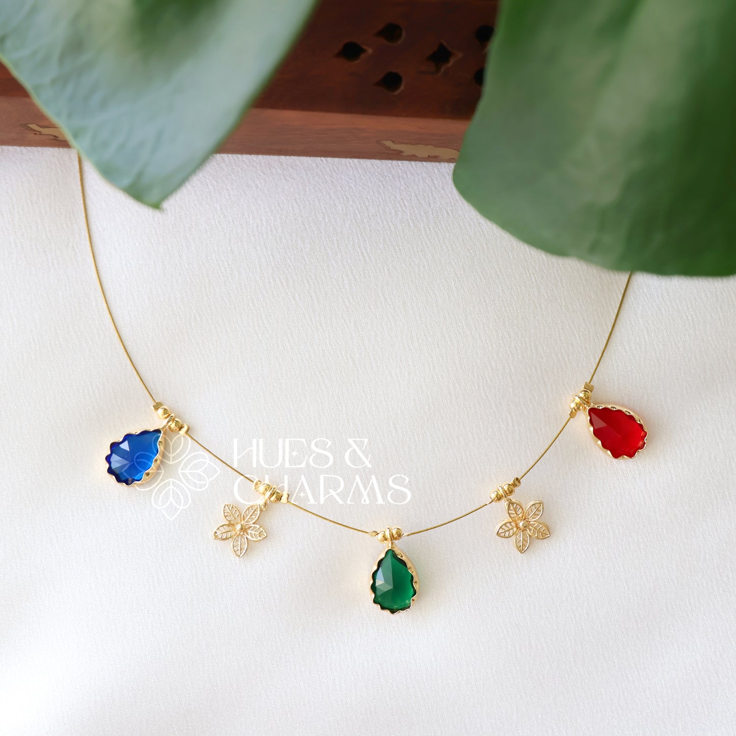 MULTICOLOUR GLOSSY DROP FLORAL FLOATING NECKPIECE