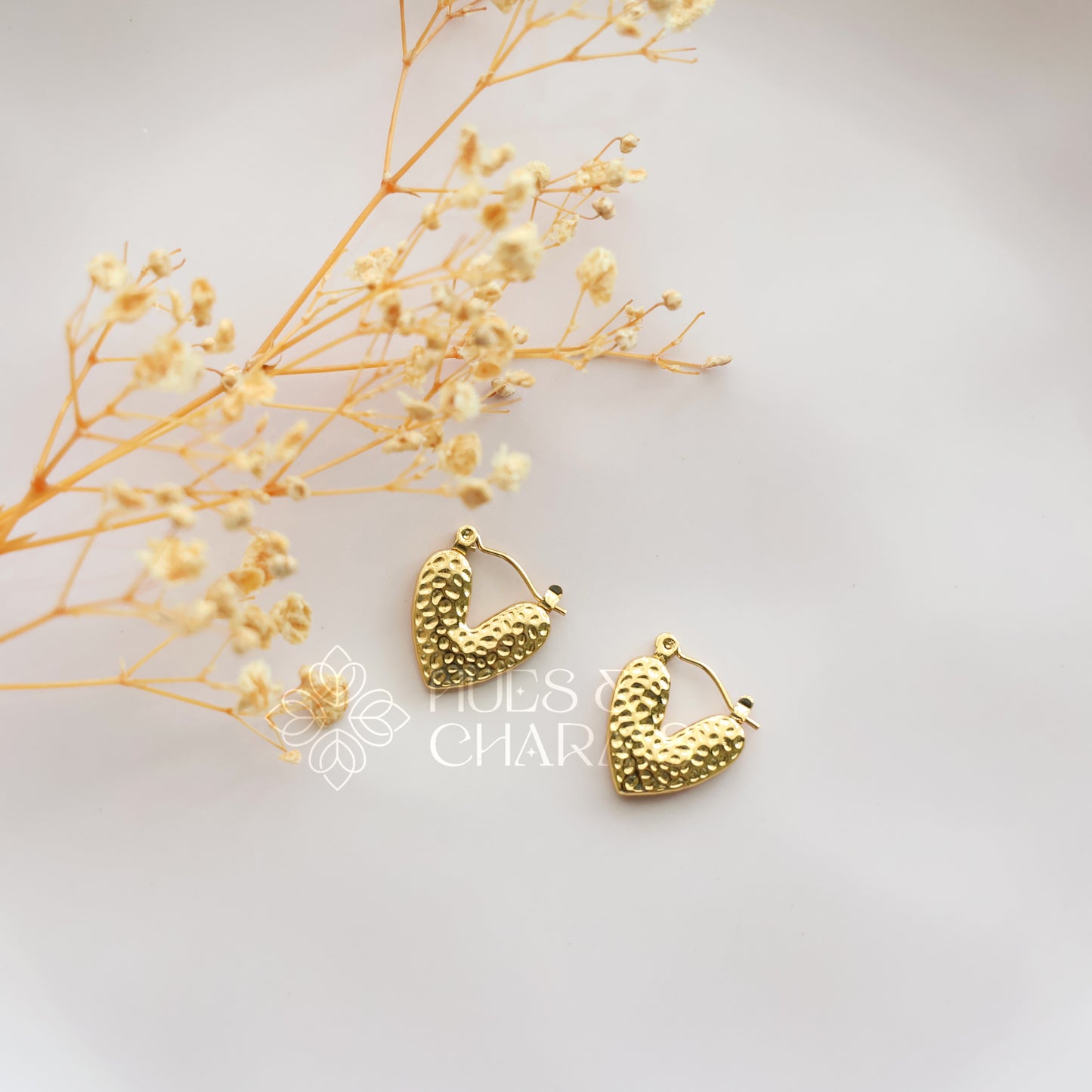 GOLDEN SMALL TEXTURED HEART HOOPS