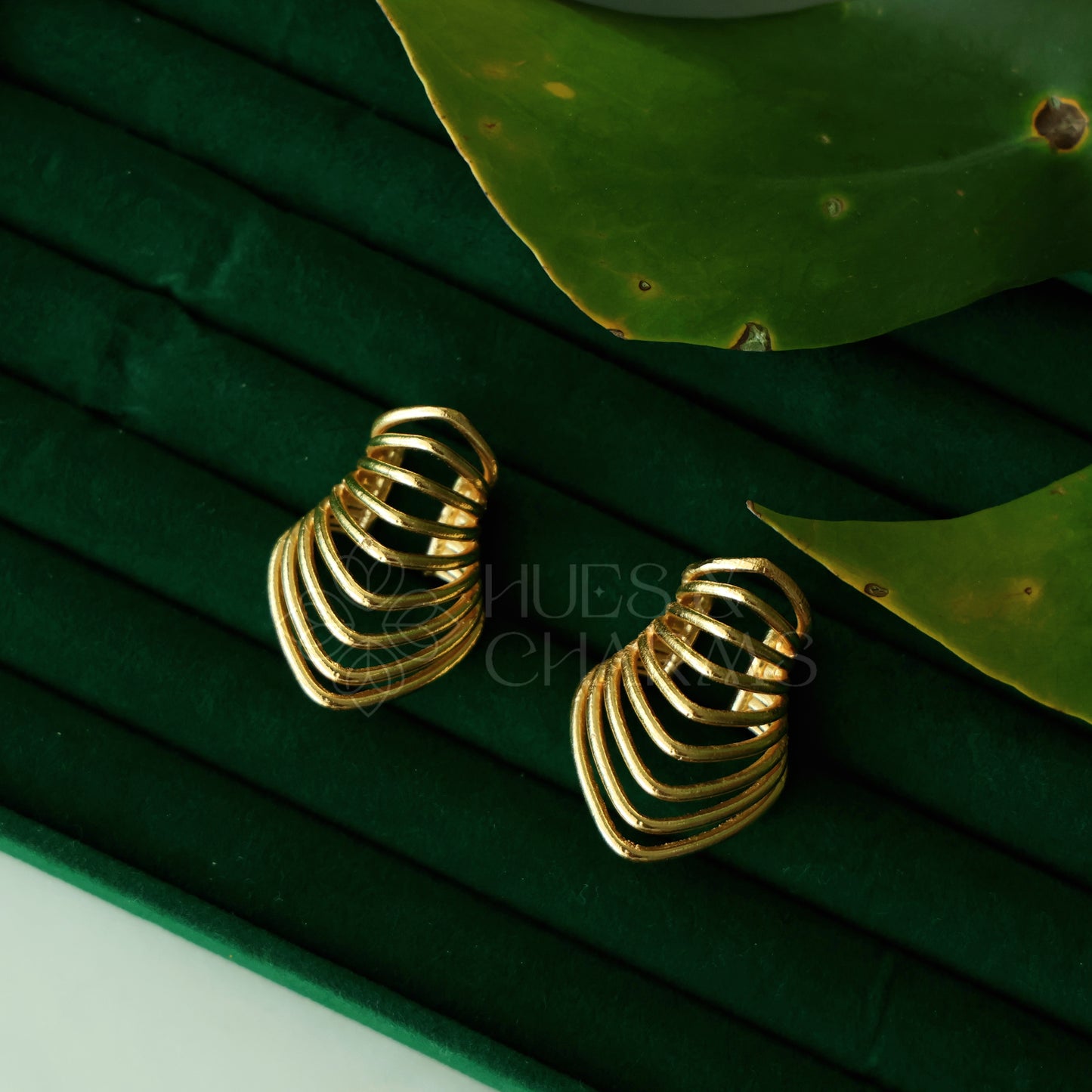 GOLDEN STATEMENT LUMINA RIPPLE EAR CUFF