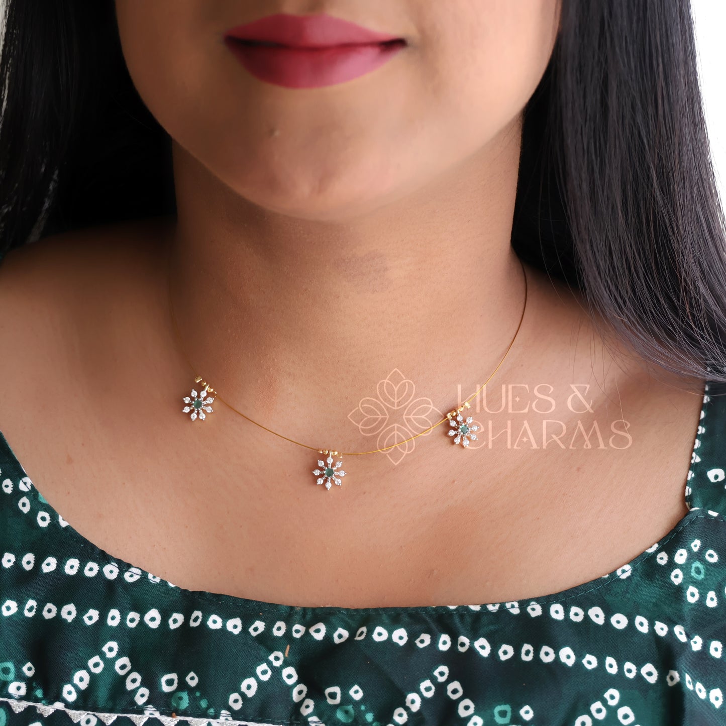 WHITE 3 SNOWFLAKES FLOATING NECKPIECE (COLOURS AVAILABLE)
