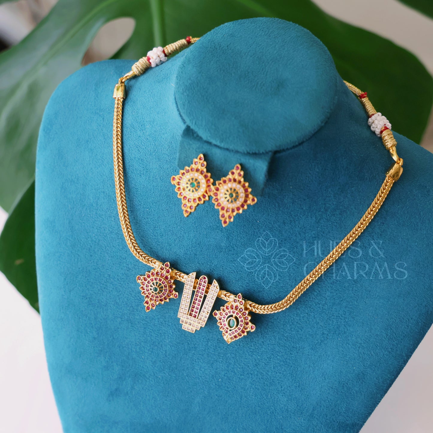 GOLDEN TRADITIONAL PERUMAL NECKLACE SET