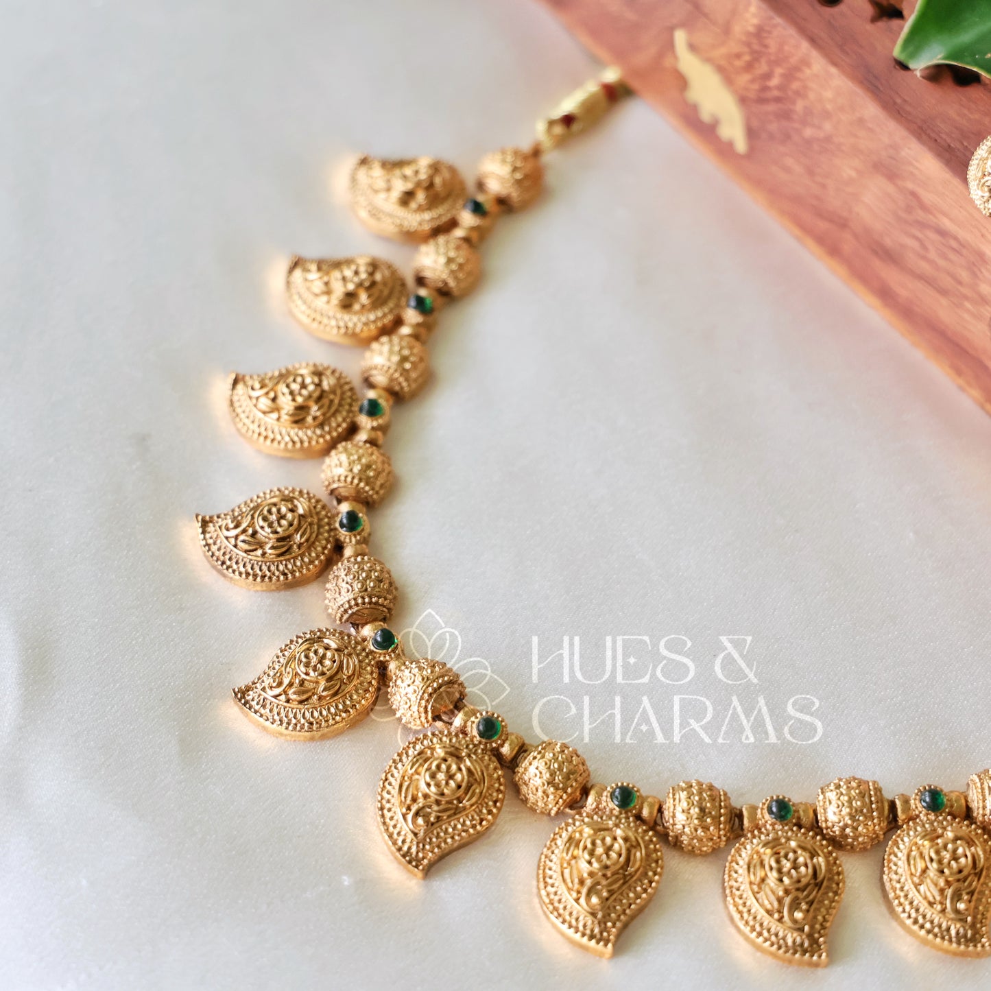 GOLDEN MANGO STATEMENT NECKLACE SET (COLOURS AVAILABLE)