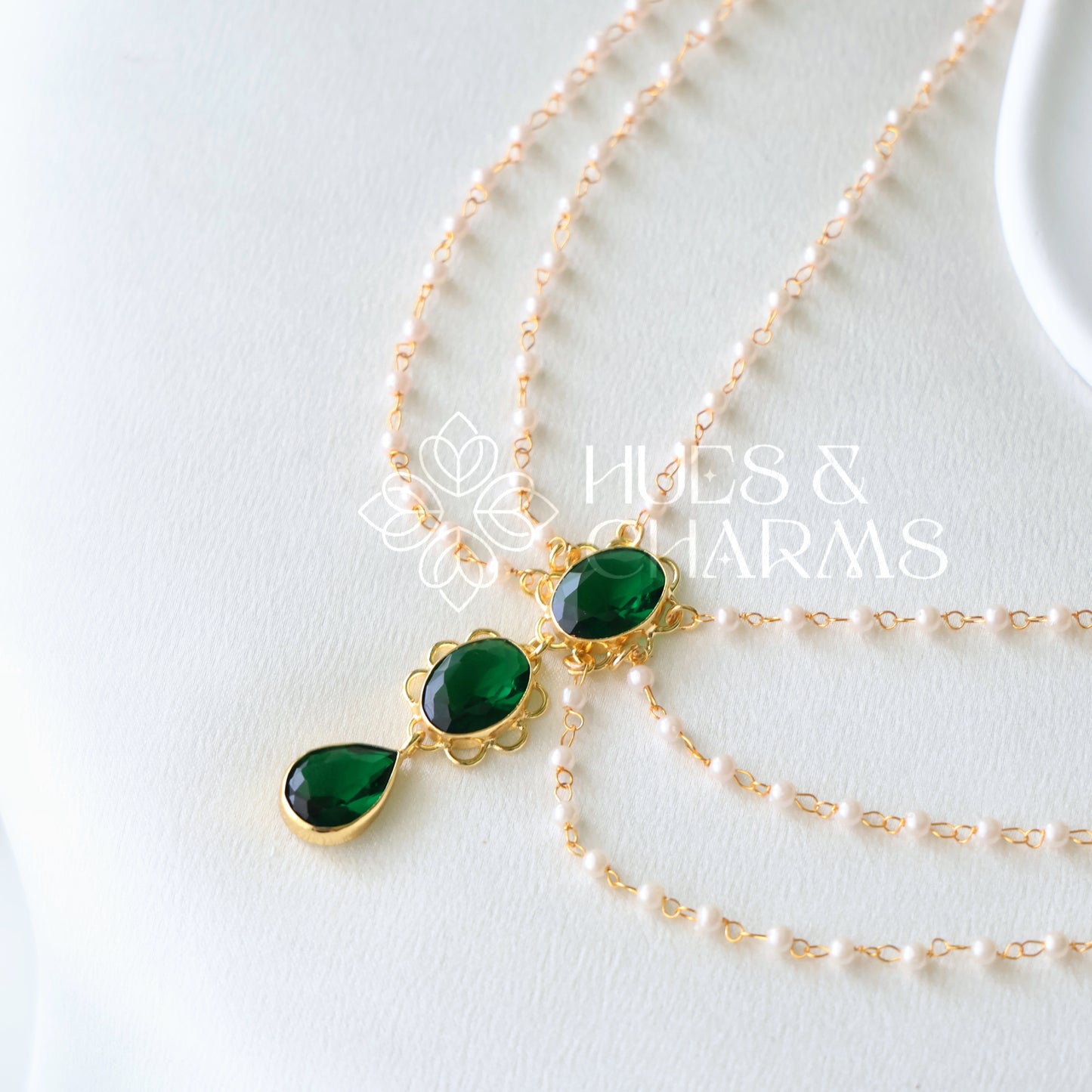GOLDEN 3 LAYER PEARL AND GLOSSY STONE NECKLACE (COLOURS AVAILABLE)