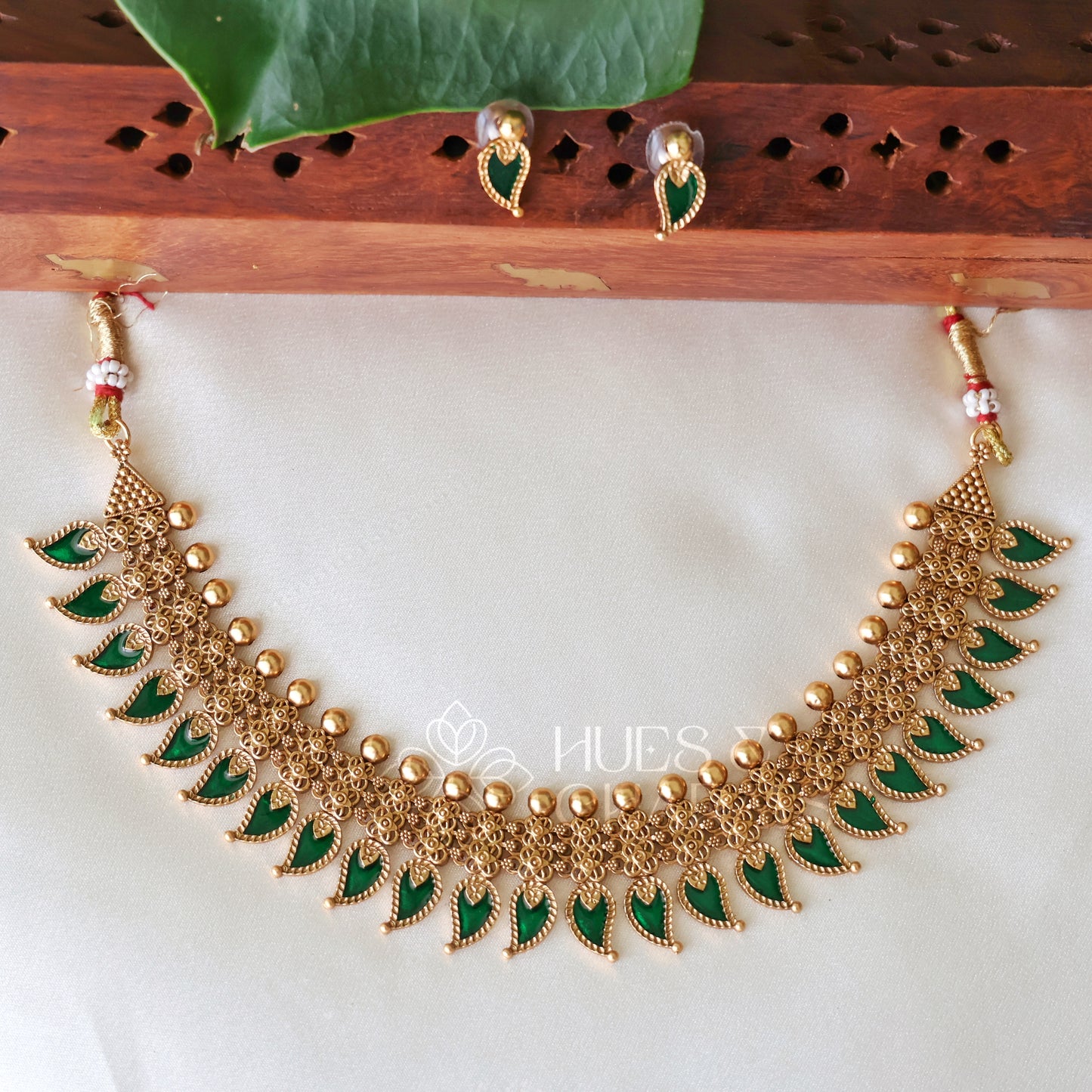 GOLDEN VAIDEHI PALAKKA NECKLACE SET (COLOURS AVAILABLE)