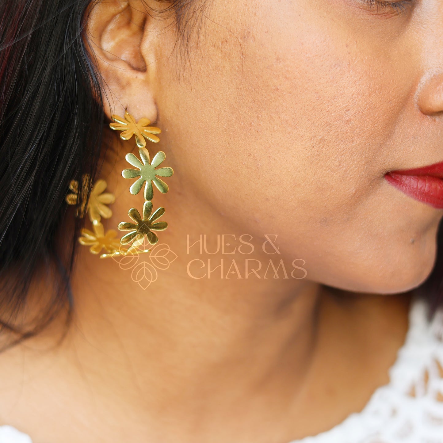 DAISY FLOWER HOOP EARRINGS