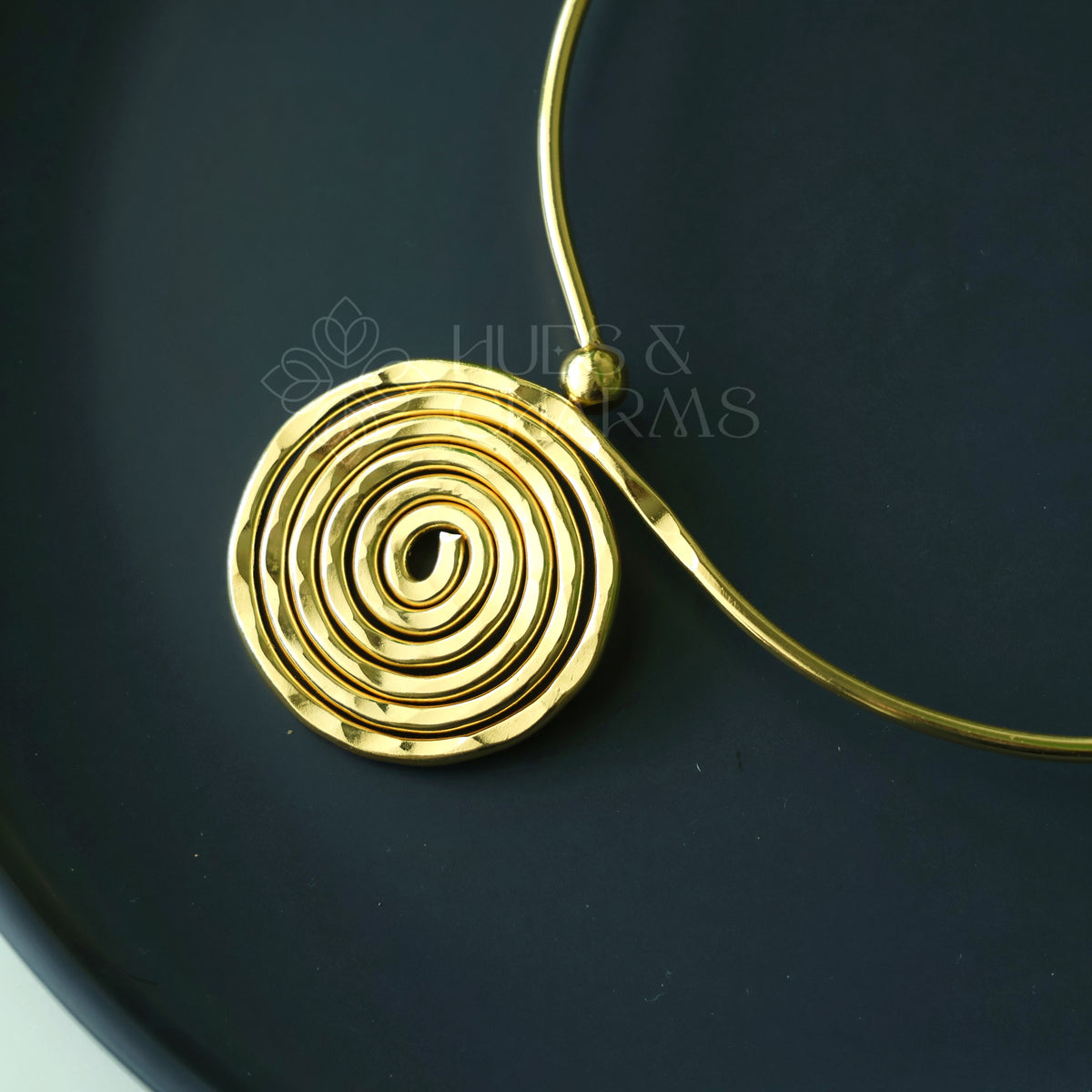 GOLDEN ELARA SPIRAL STATEMENT NECK CUFF