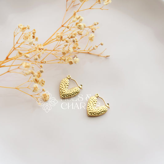 GOLDEN SMALL TEXTURED HEART HOOPS