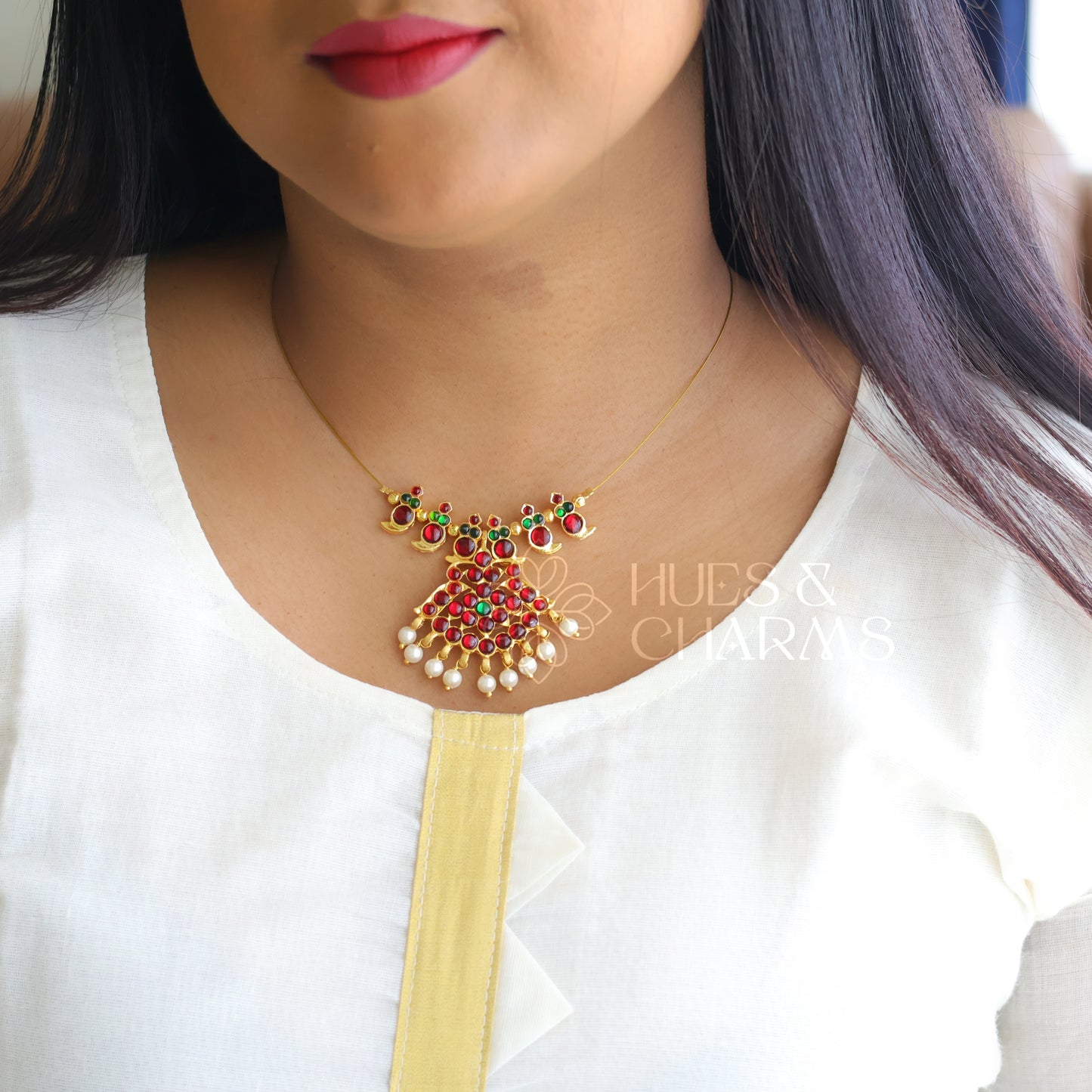 TRADITIONAL FLOATING NECKPIECE - RED & GREEN