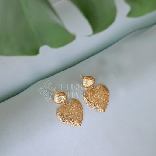 GOLDEN TEXTURED ECLAT HEARTS DROP EARRINGS