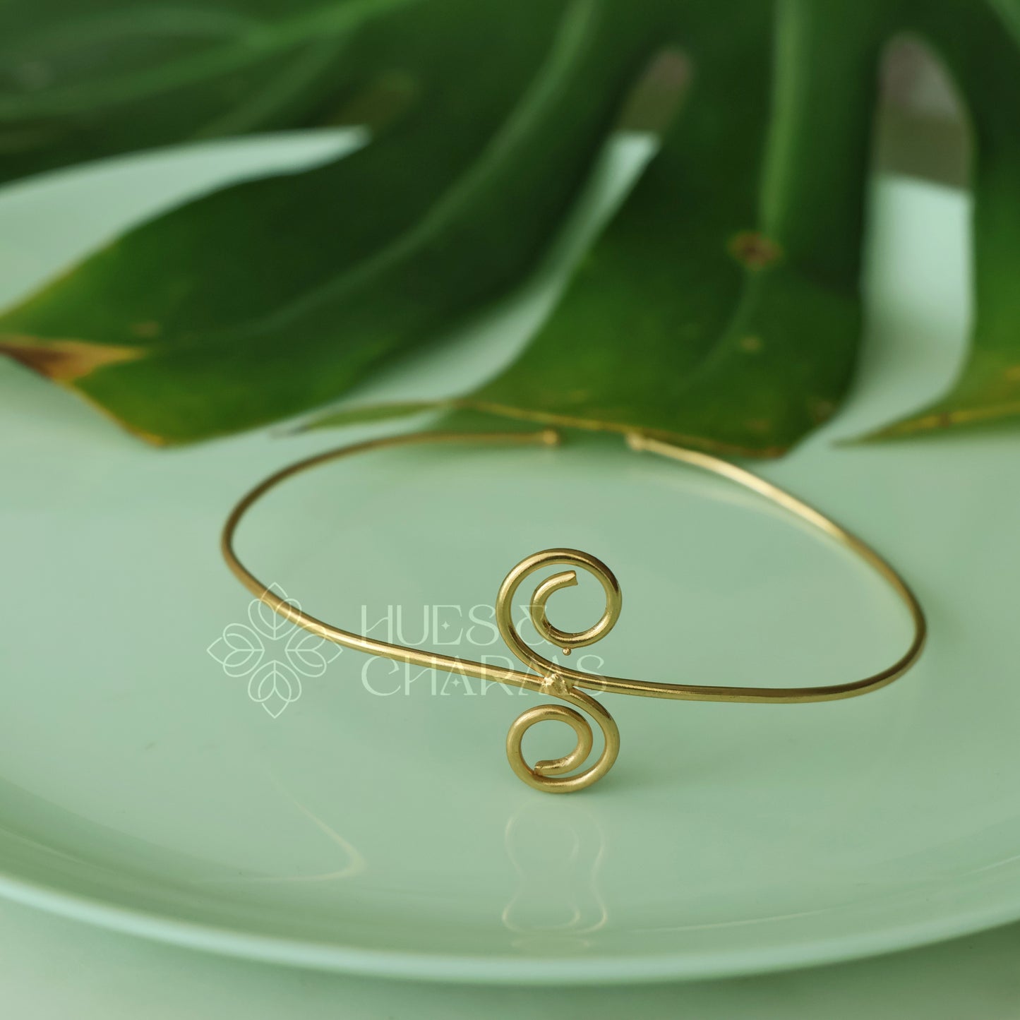 GOLDEN SPIRAL ARM CUFF