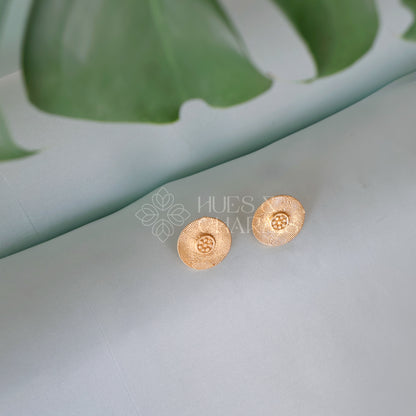 GOLDEN FLORAL BLOOM STUD EARRINGS