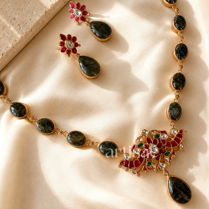 SERÉNA NATURAL STONE MID LENGTH NECKLACE SET - LABRADORITE