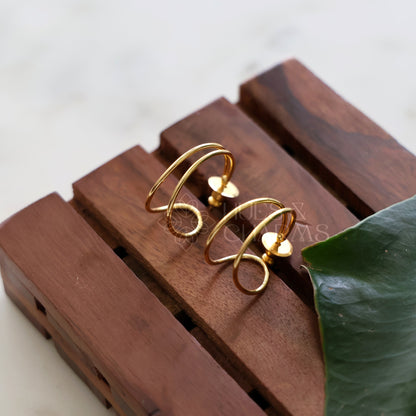 GOLDEN SWIRL HOOP EARRINGS