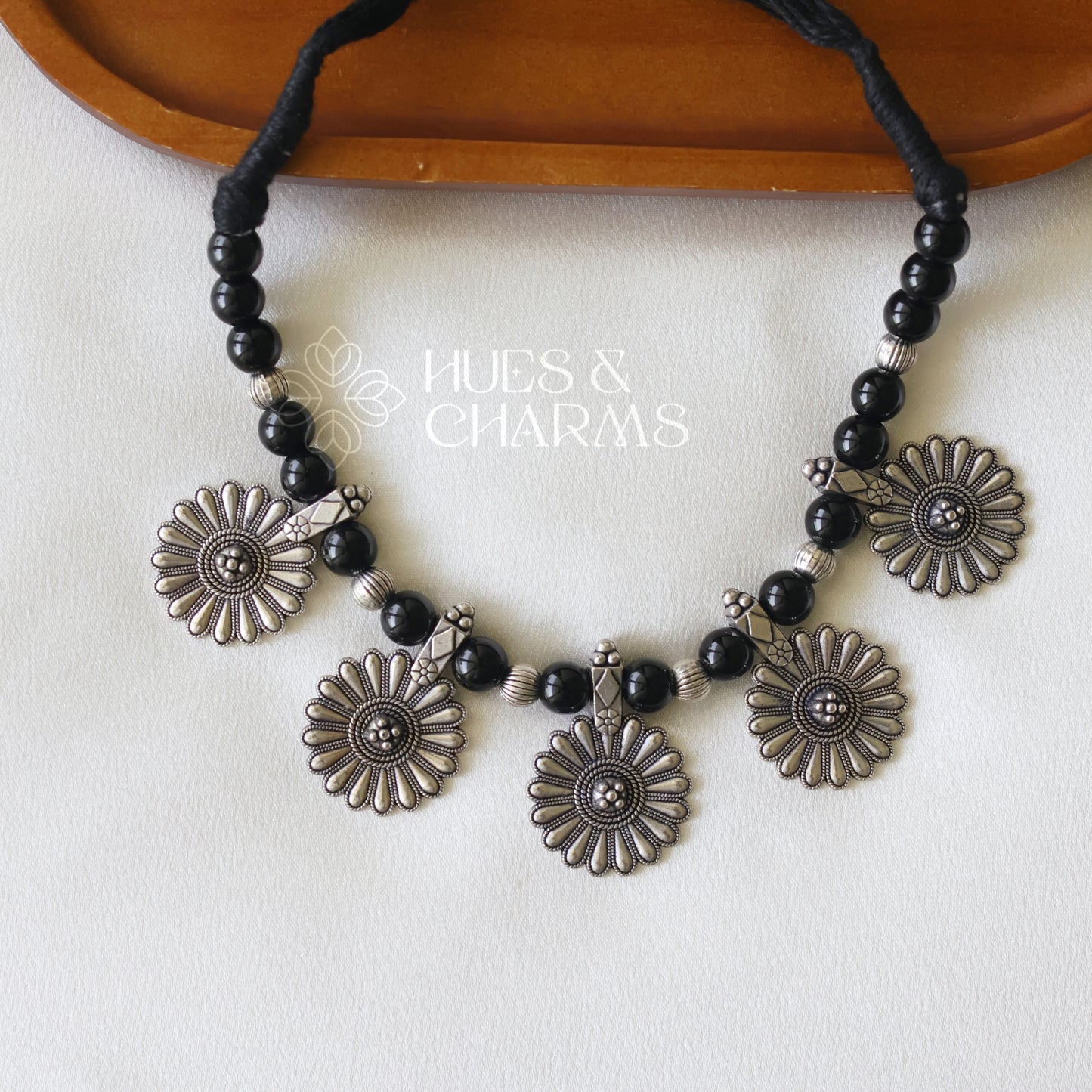 OXIDIZED DAISY FLOWER NECKPIECE