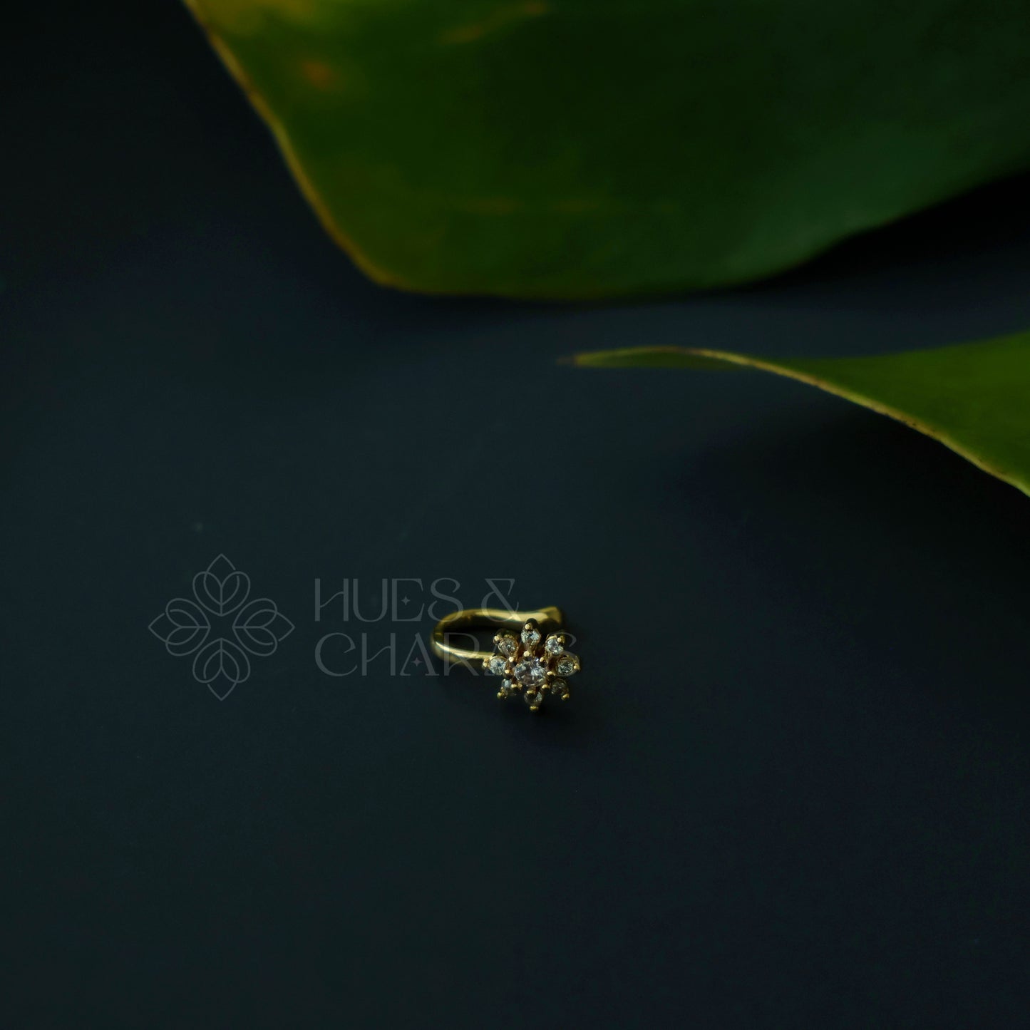 GOLDEN FLORAL AD STONES NOSE PIN