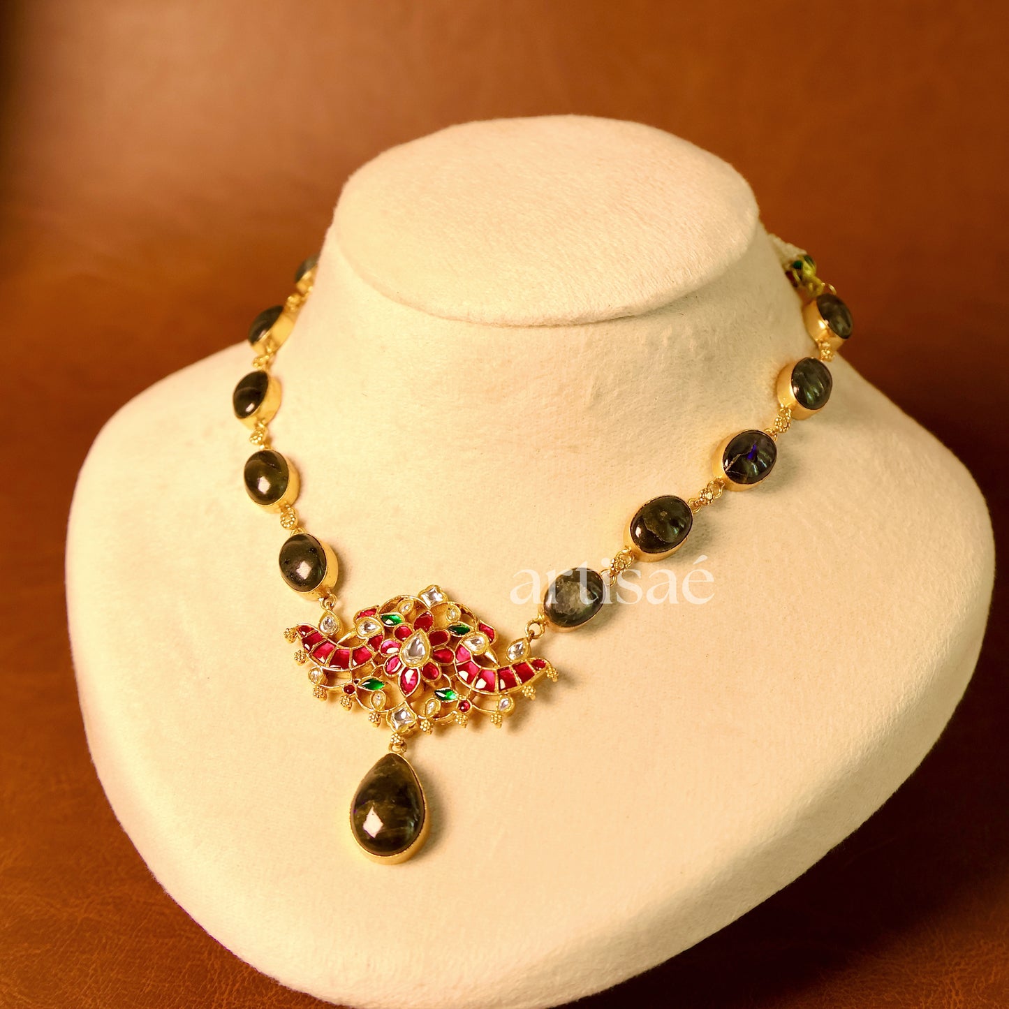 SERÉNA NATURAL STONE MID LENGTH NECKLACE SET - LABRADORITE