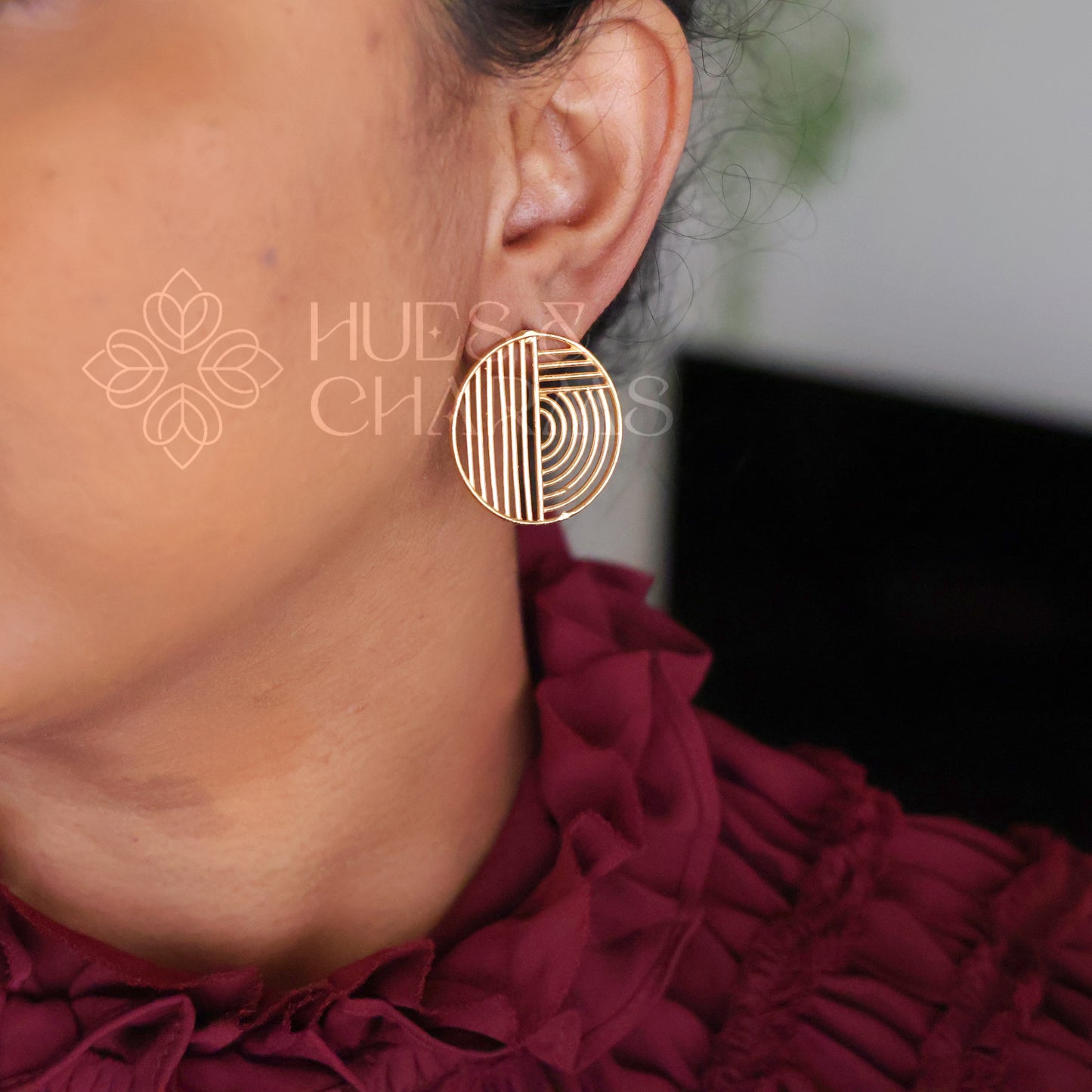 GOLDEN ARC & LINE STUD EARRINGS