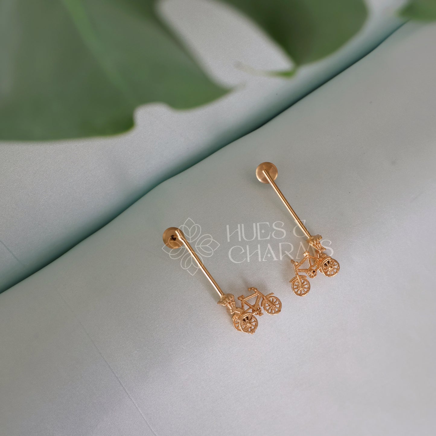GOLDEN VINTAGE RICKSHAW STUD EARRINGS