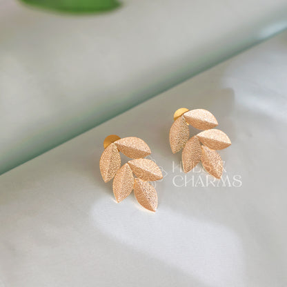 GOLDEN TEXTURED LEAF STUD EARRINGS