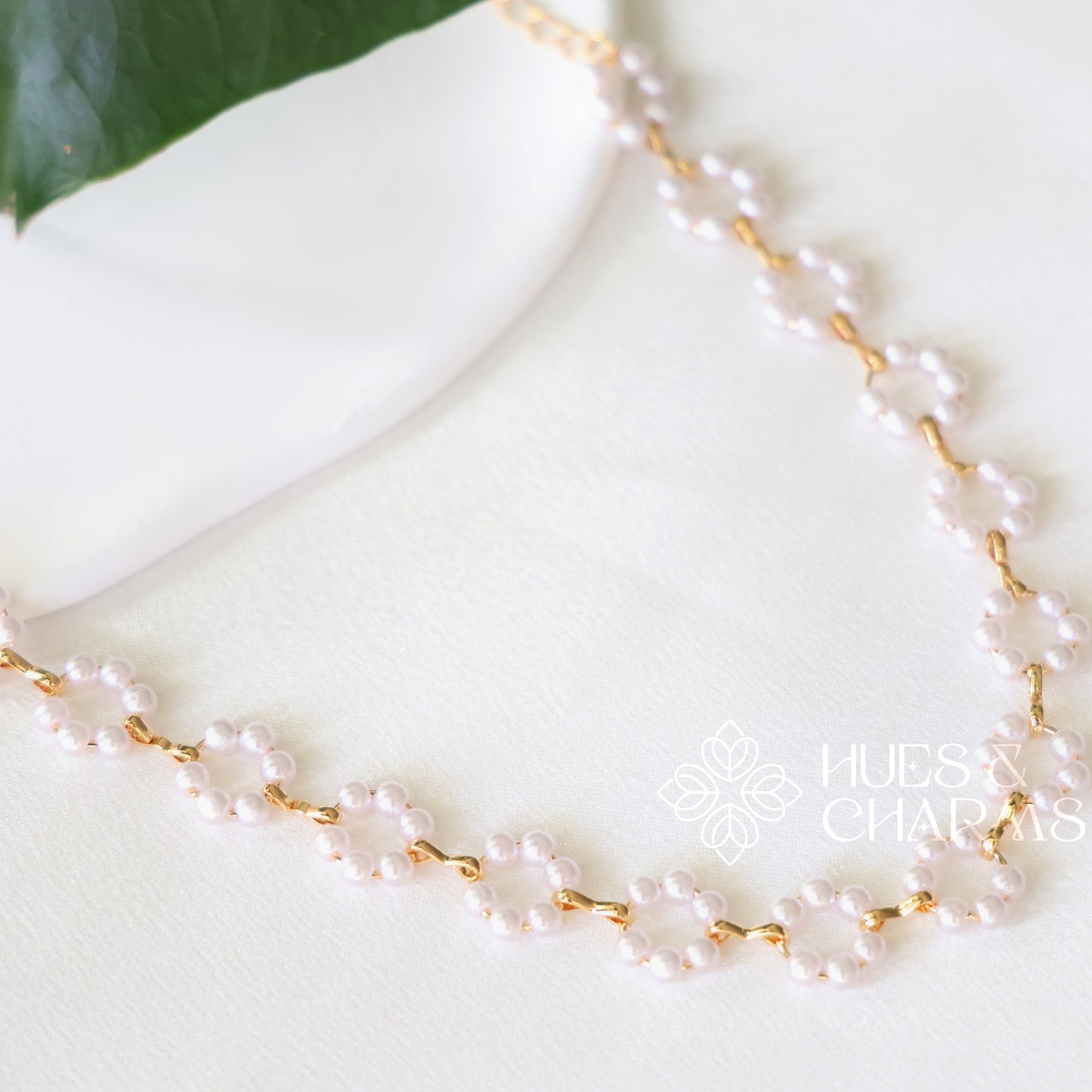 GOLDEN FLORA MINIMAL NECKPIECE WITH PEARLS