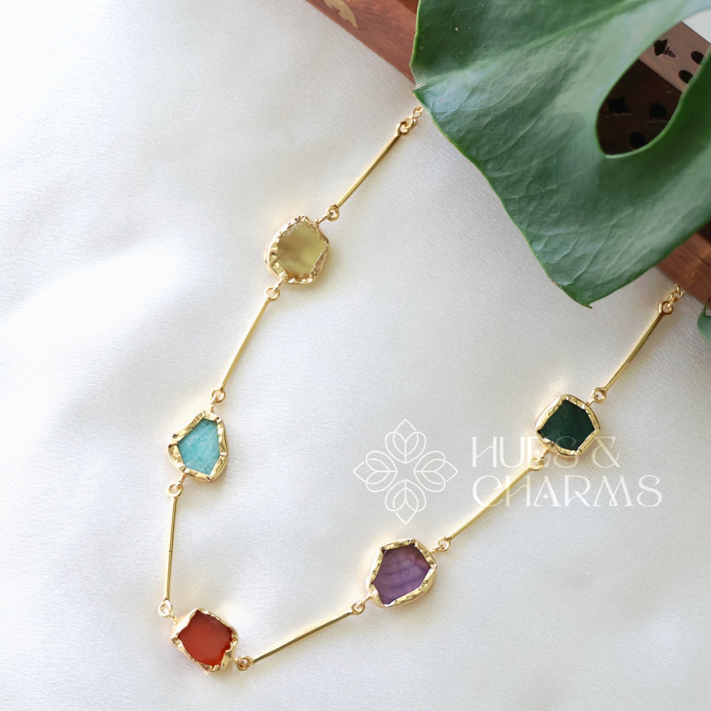 5 RAW STONE MINIMAL NECKPIECE