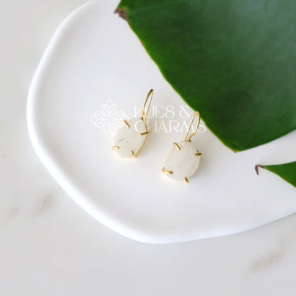 MINIMAL RAW STONE DROPS EARRINGS