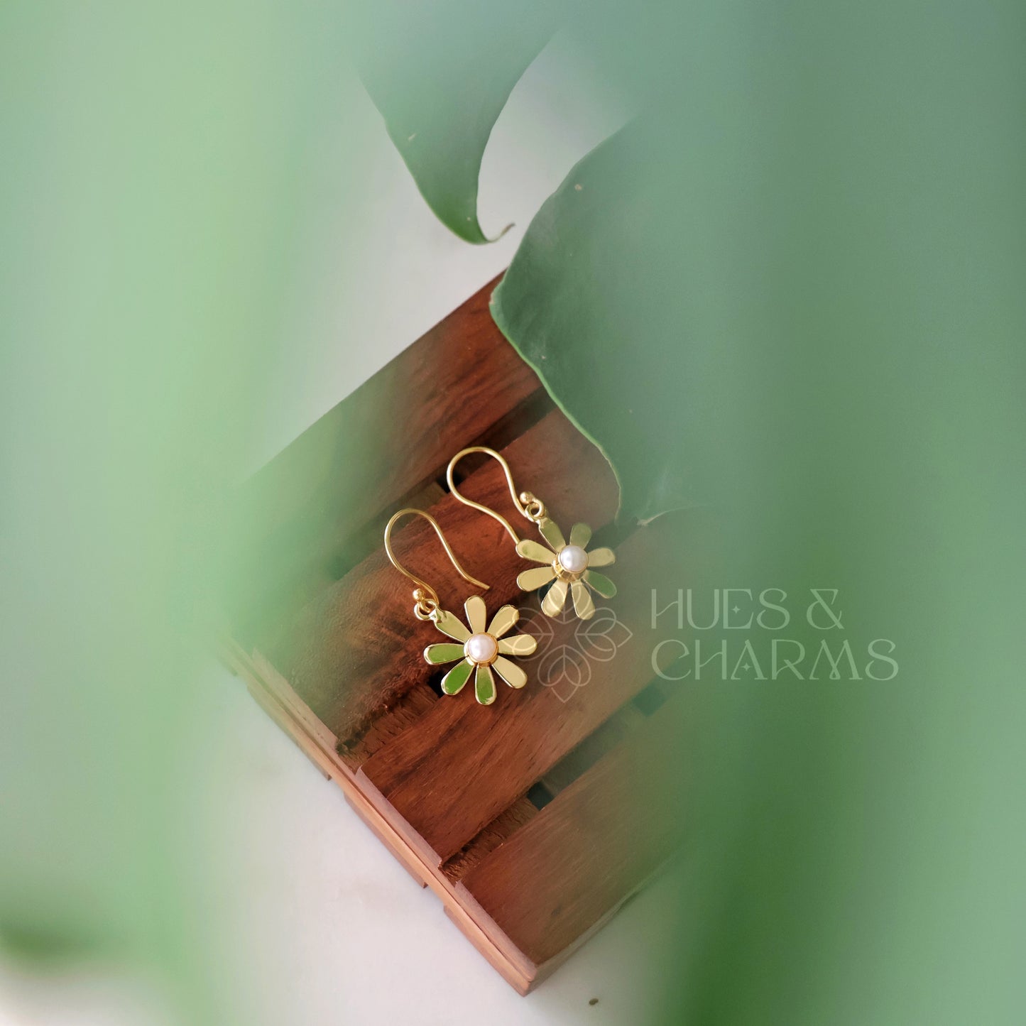GOLDEN DAISY FLOWER DANGLER EARRINGS WITH PEARL