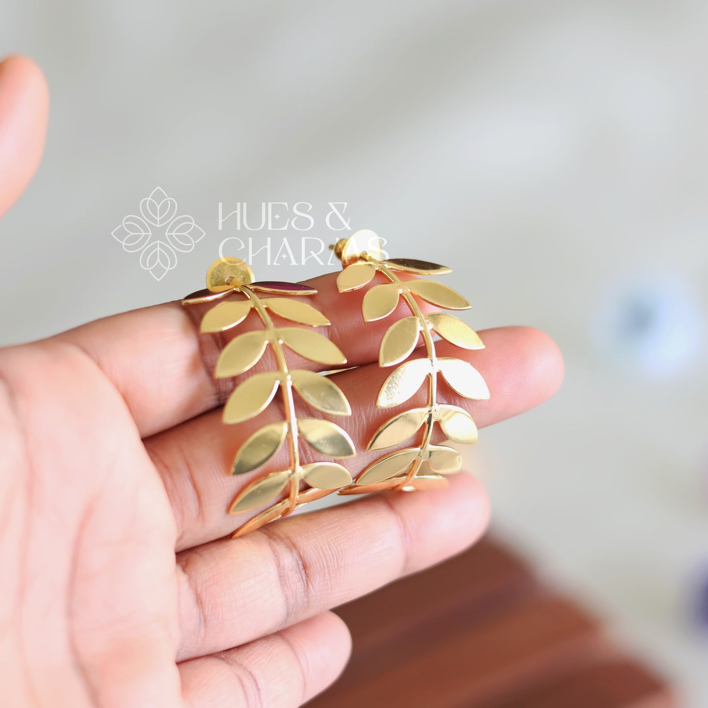 STATEMENT LEAF HOOP EARRINGS