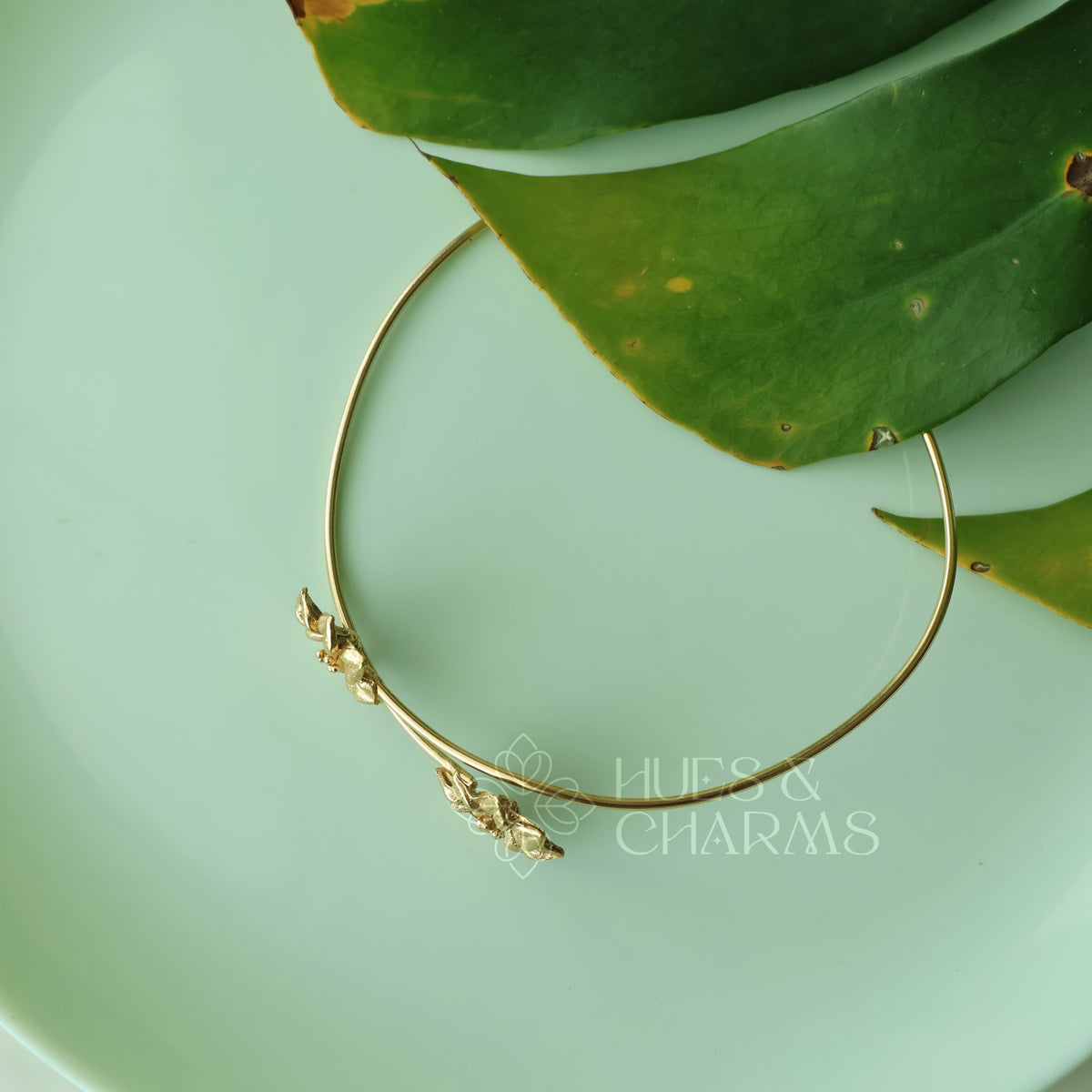 GOLDEN FLORAL ARM CUFF