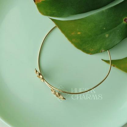 GOLDEN FLORAL ARM CUFF