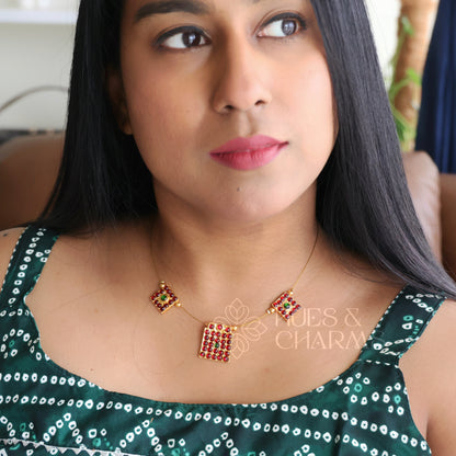 TRADITIONAL 3 SQUARE PENDANT FLOATING NECKPIECE