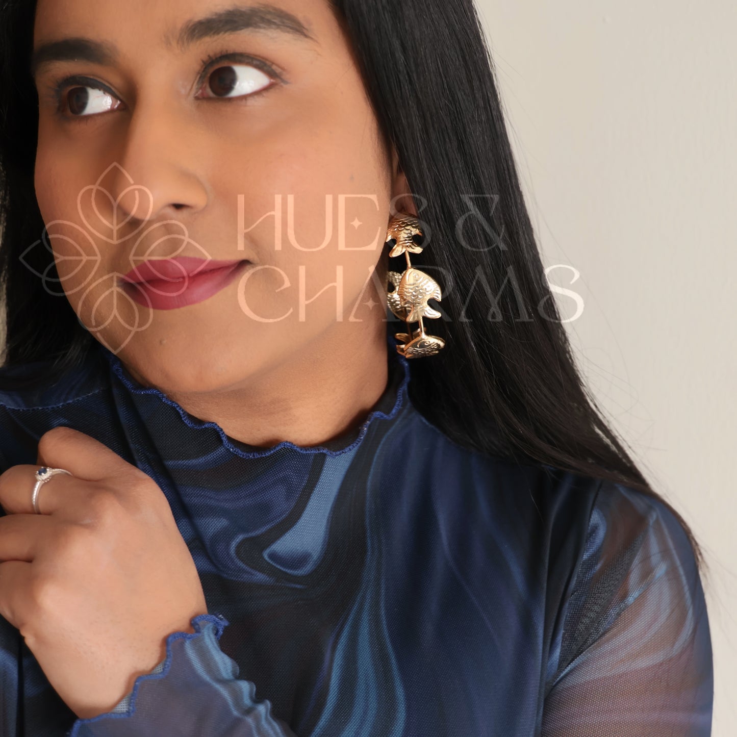 GOLDEN STATEMENT PISCES CHARM HOOP EARRINGS