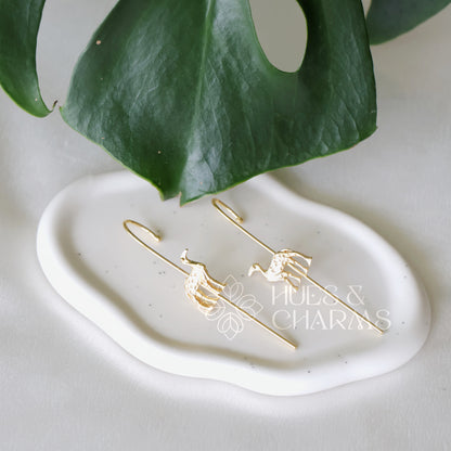 GOLDEN CAMEL EAR CUFF