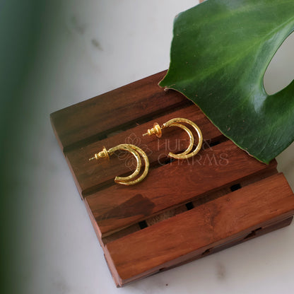 GOLDEN TEXTURED TWO LAYER AURA HOOP EARRINGS