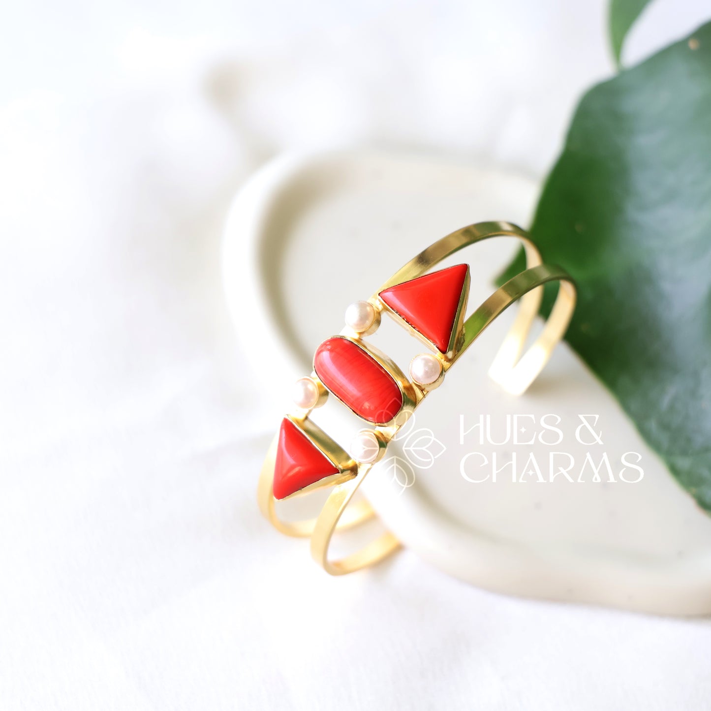 GOLDEN ADJUSTABLE 3 CORAL BANGLE