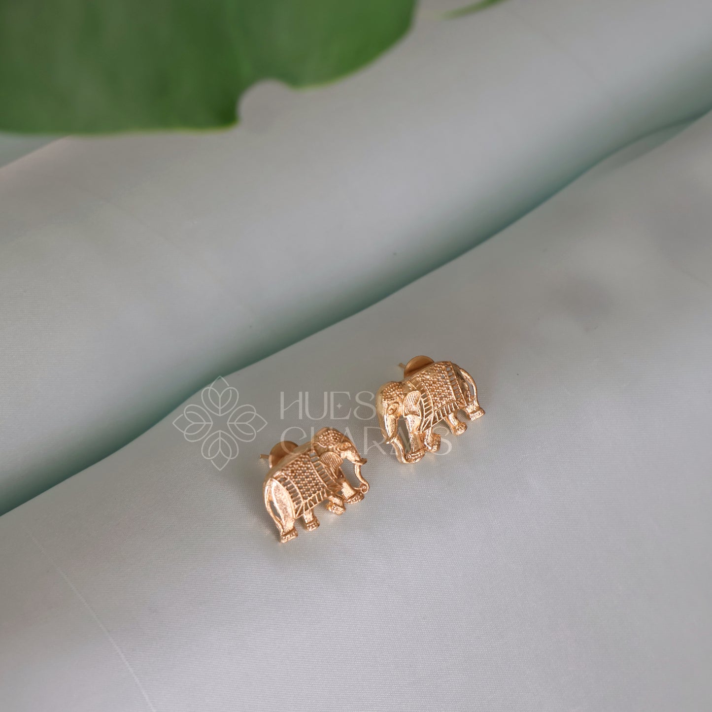 GOLDEN GAJA GRACE STUD EARRINGS