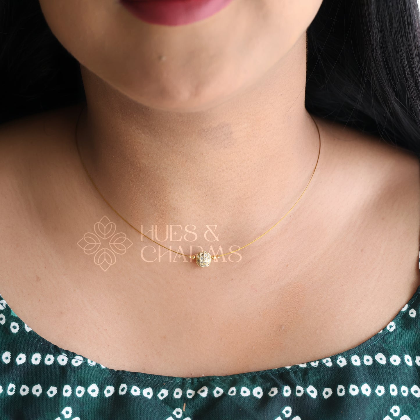 WHITE FLOATING BALL NECKPIECE